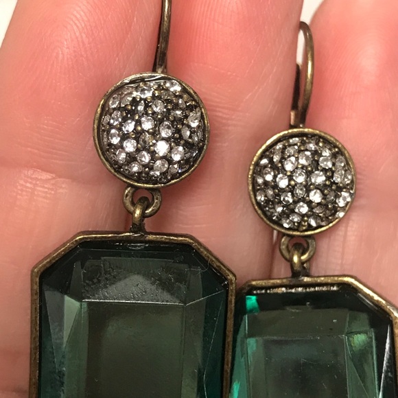 NWOT Avon Antique gold green leverback earrings. - Picture 2 of 5